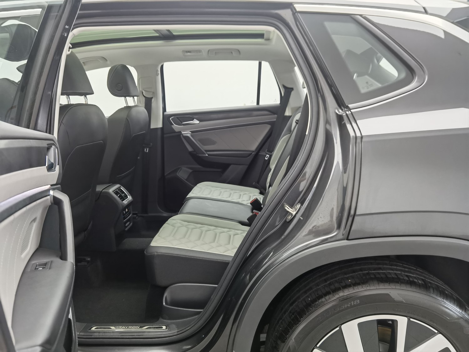 Used Volkswagen Tayron 2024 2.0 AT