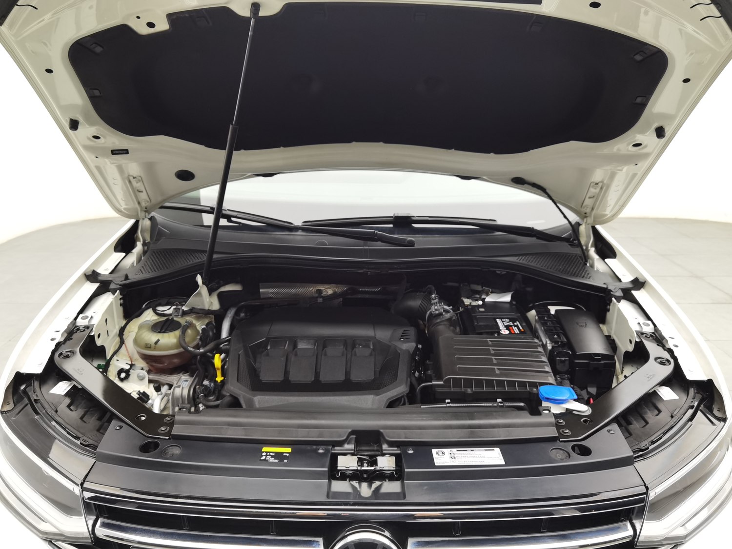 Used Volkswagen Tiguan L 2022 2.0 AT