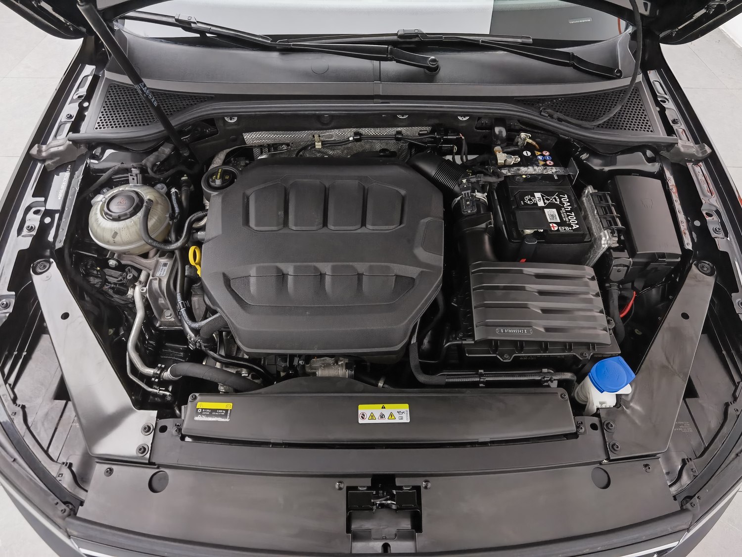 Подержанный Volkswagen Magotan 2023 года выпуска, 2.0 AT