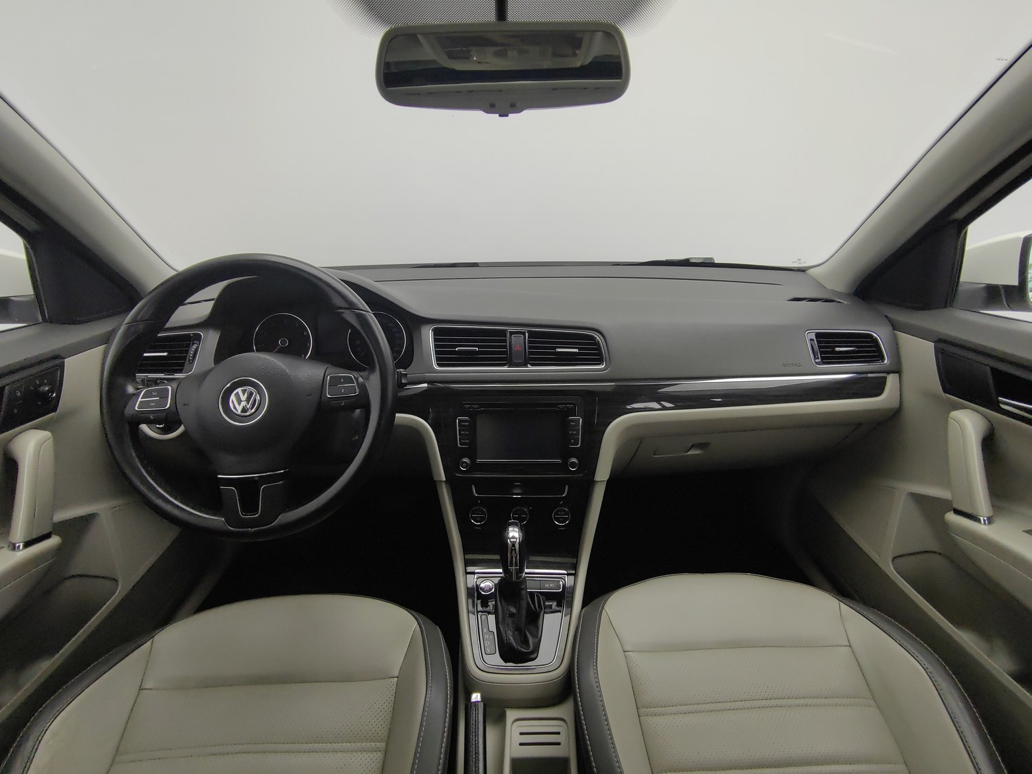 Used Volkswagen Gran Lavida 2013 1.6 AT