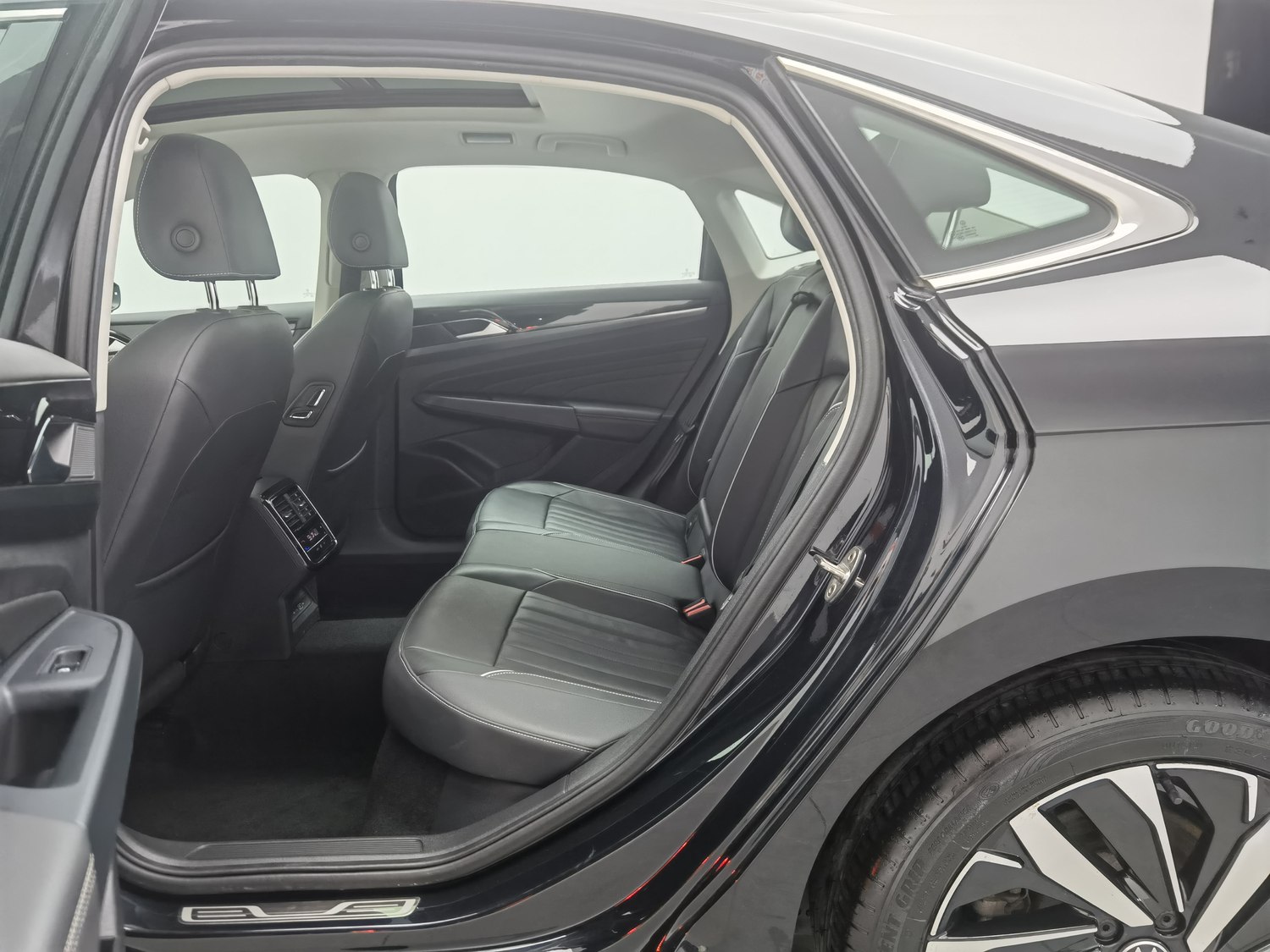 Used Volkswagen Passat 2023 2.0 AT
