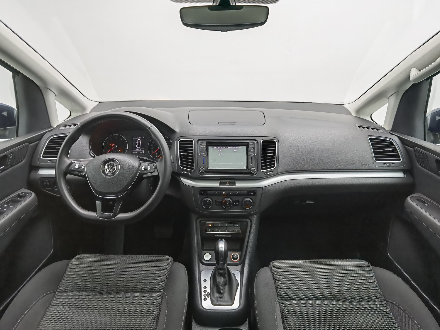 Used Volkswagen Sharan 2018 2.0 AT