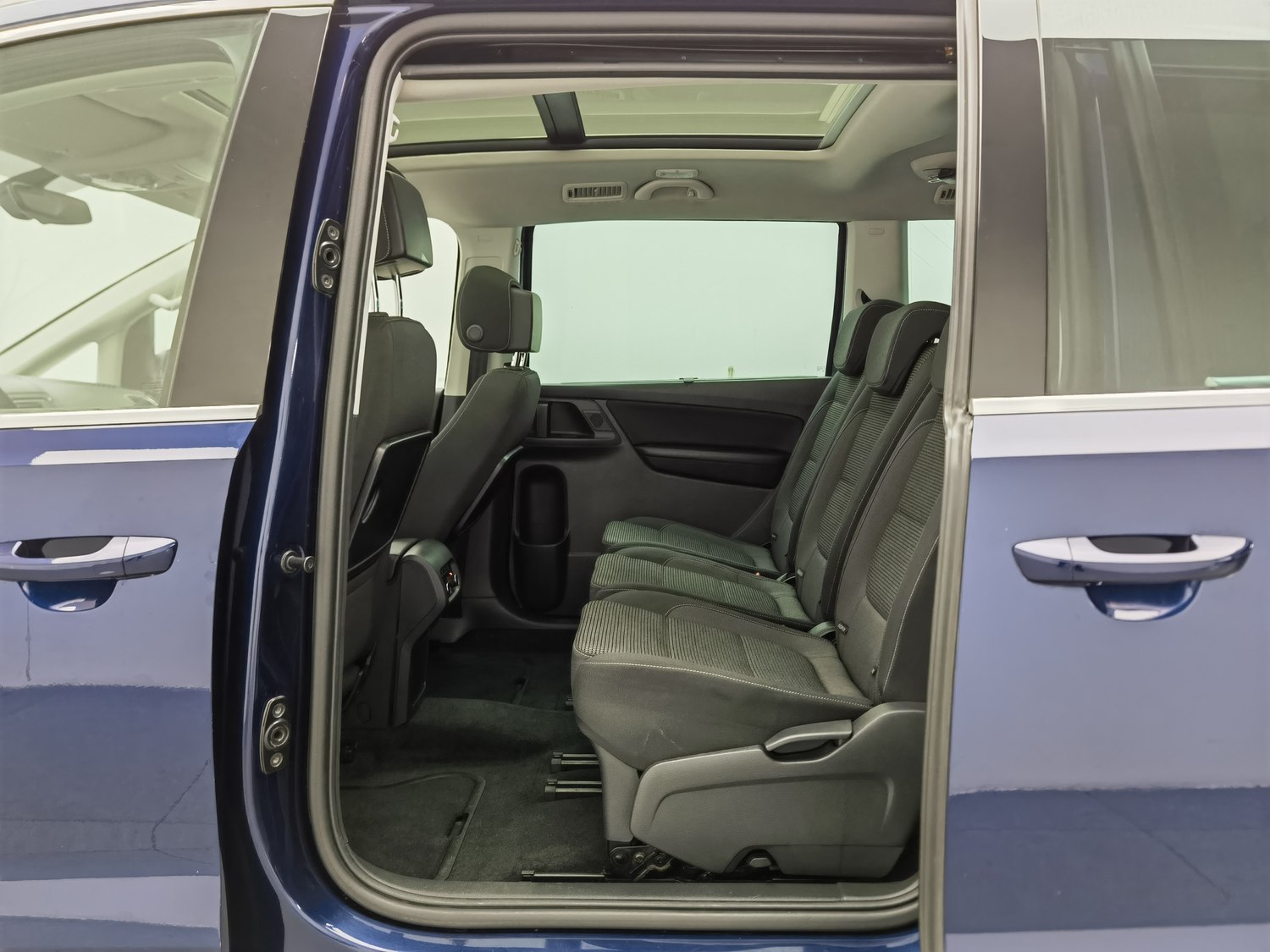 Used Volkswagen Sharan 2018 2.0 AT