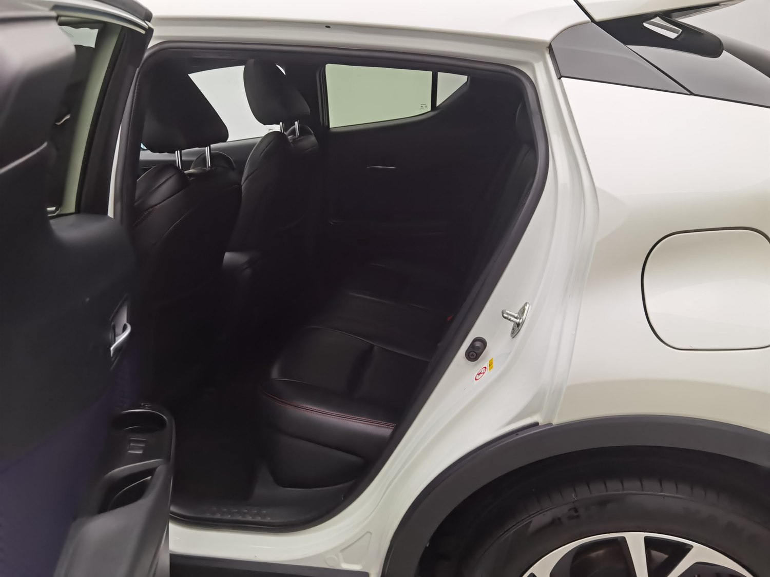 Used Toyota C-HR 2018 2.0 AT