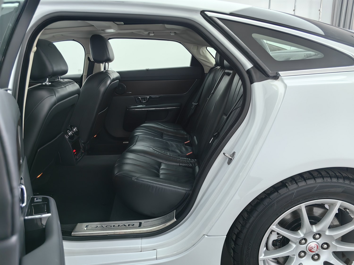 Used Jaguar XJ 2015 2.0 AT
