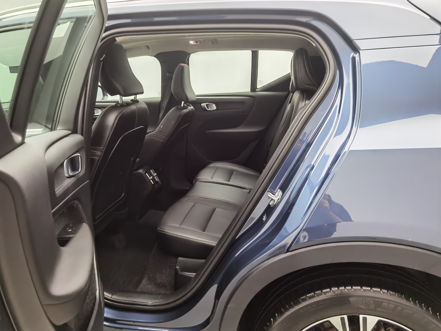 Used Volvo XC40 2021 2.0 AT