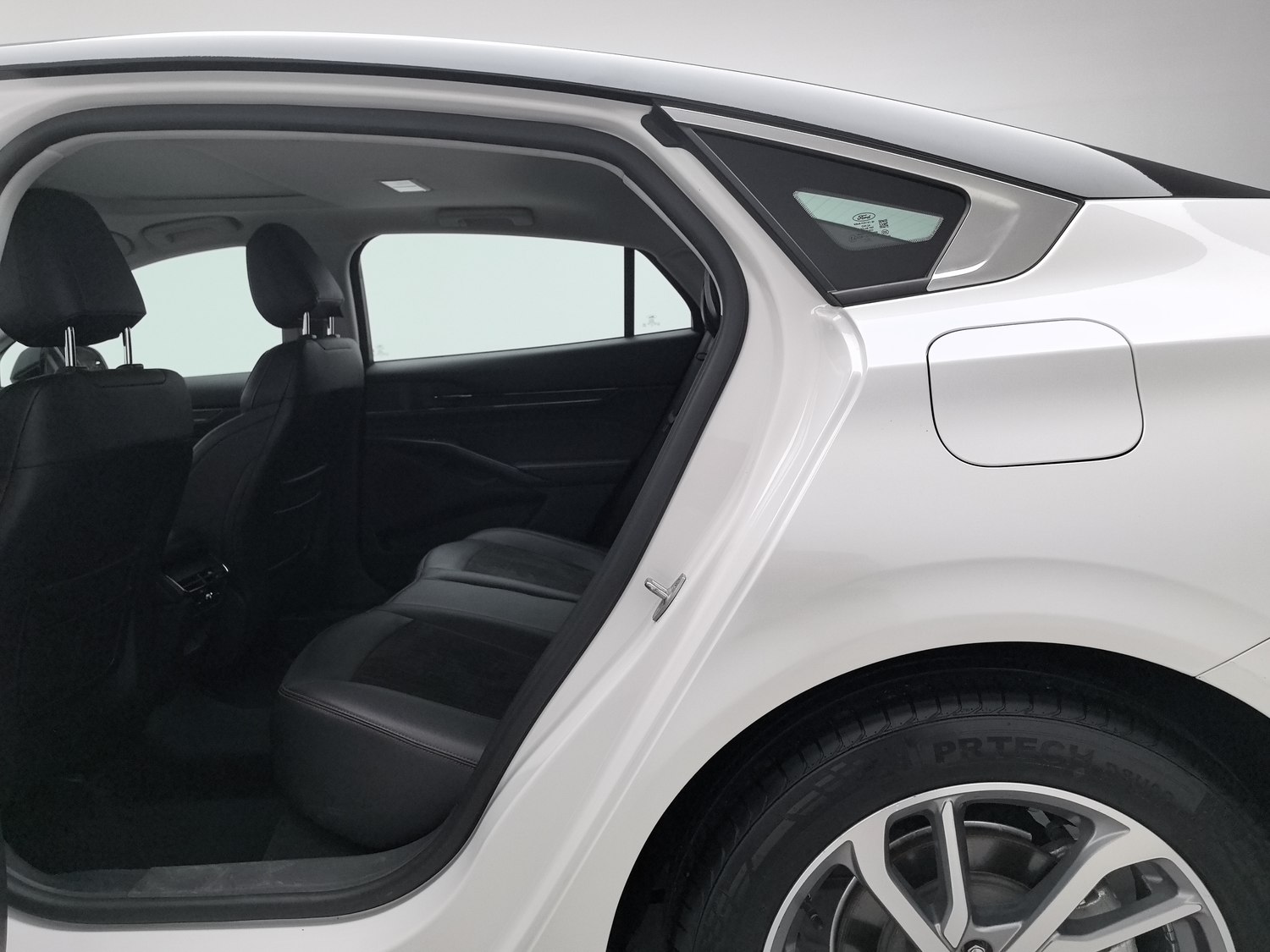 Used Ford Mondeo 2022 2.0 AT