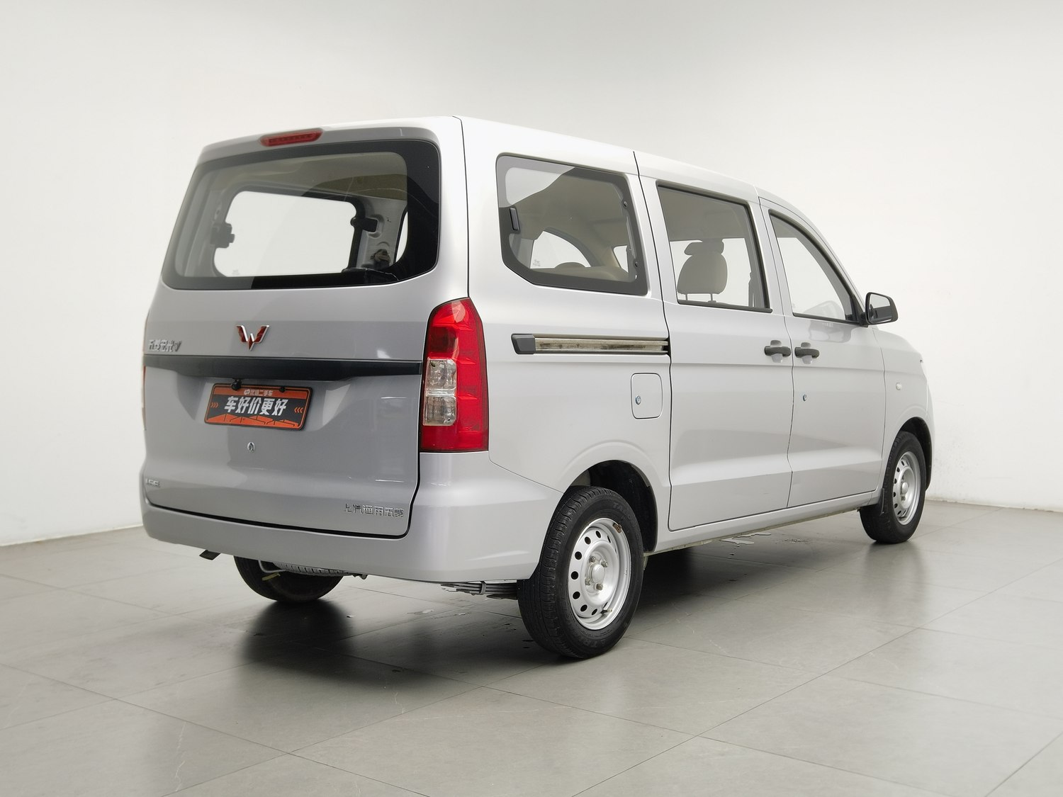 Подержанный Wuling Hongguang V 2022 1.5 MT