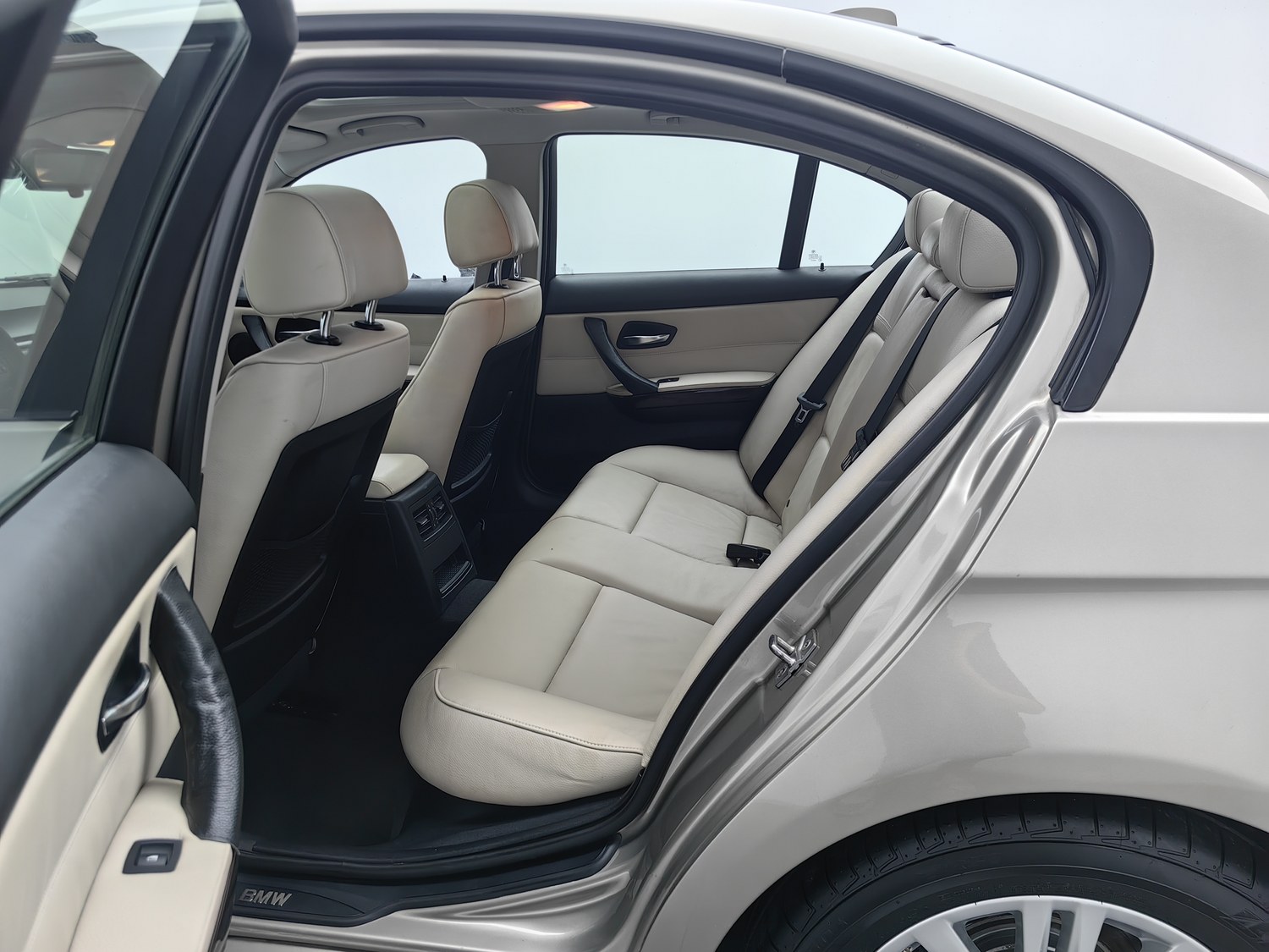Used BMW THE3 2011 2.0 AT