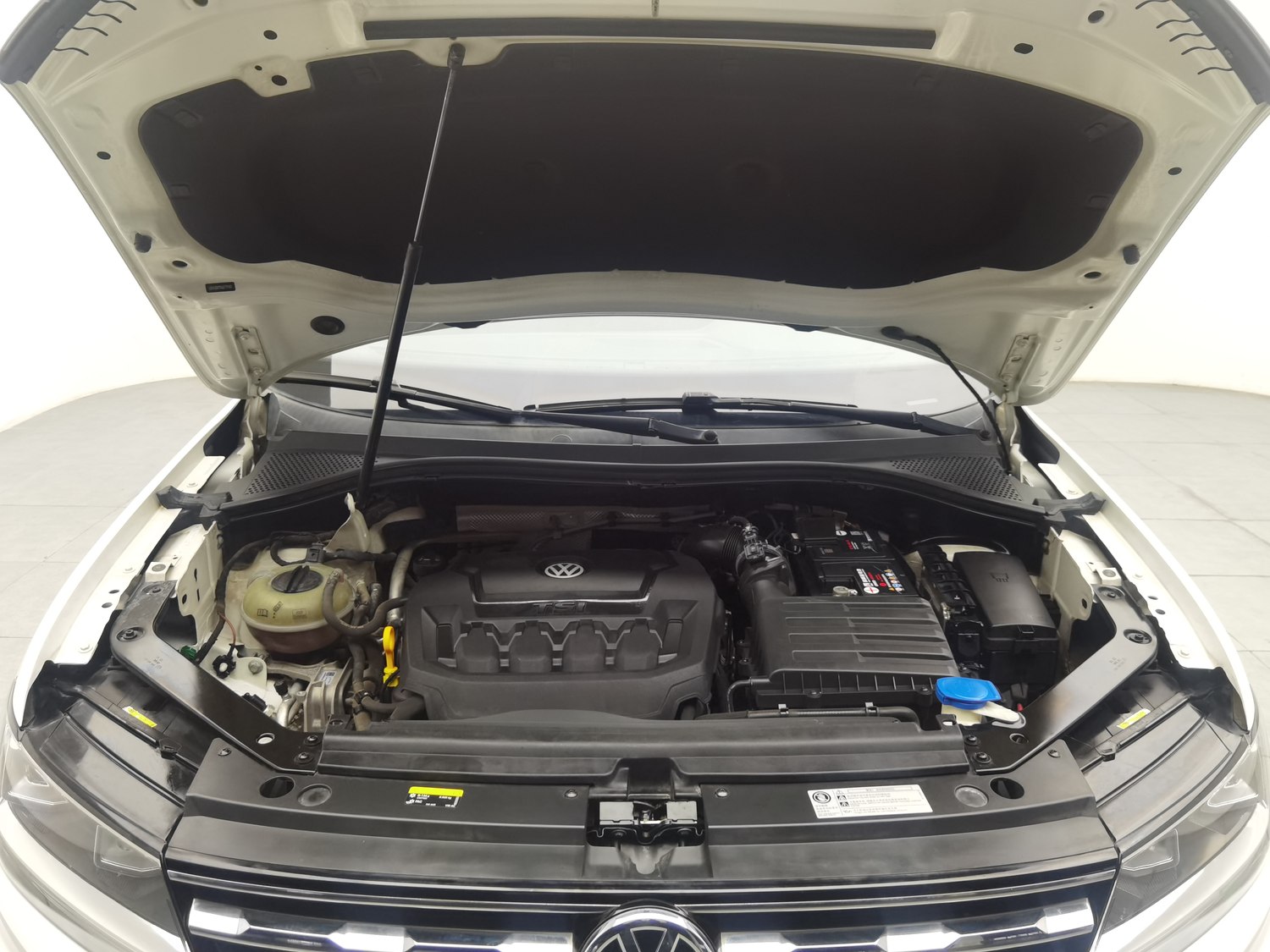 Used Volkswagen Tiguan L 2018 2.0 AT