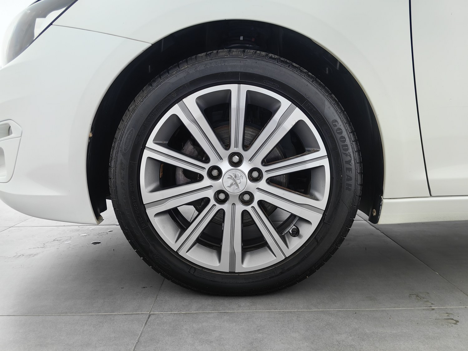 Used Peugeot 408 2015 1.2 AT
