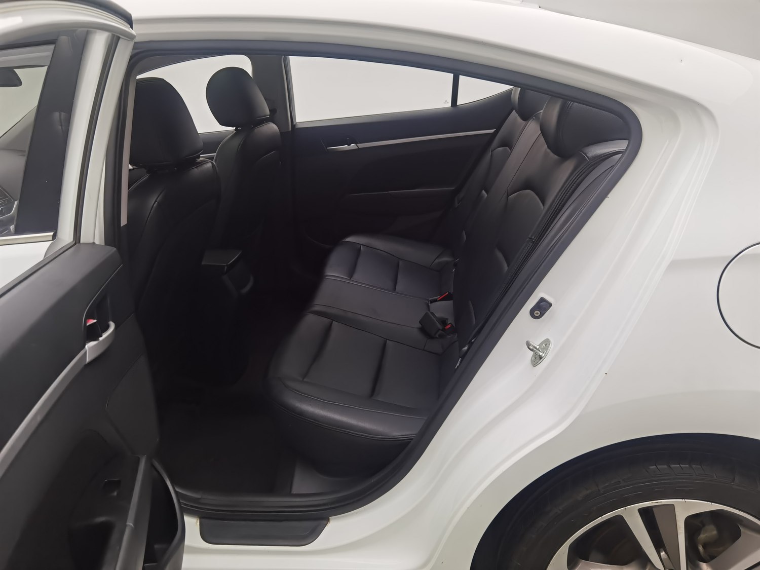 Used Hyundai Elantra 2016 1.6 AT