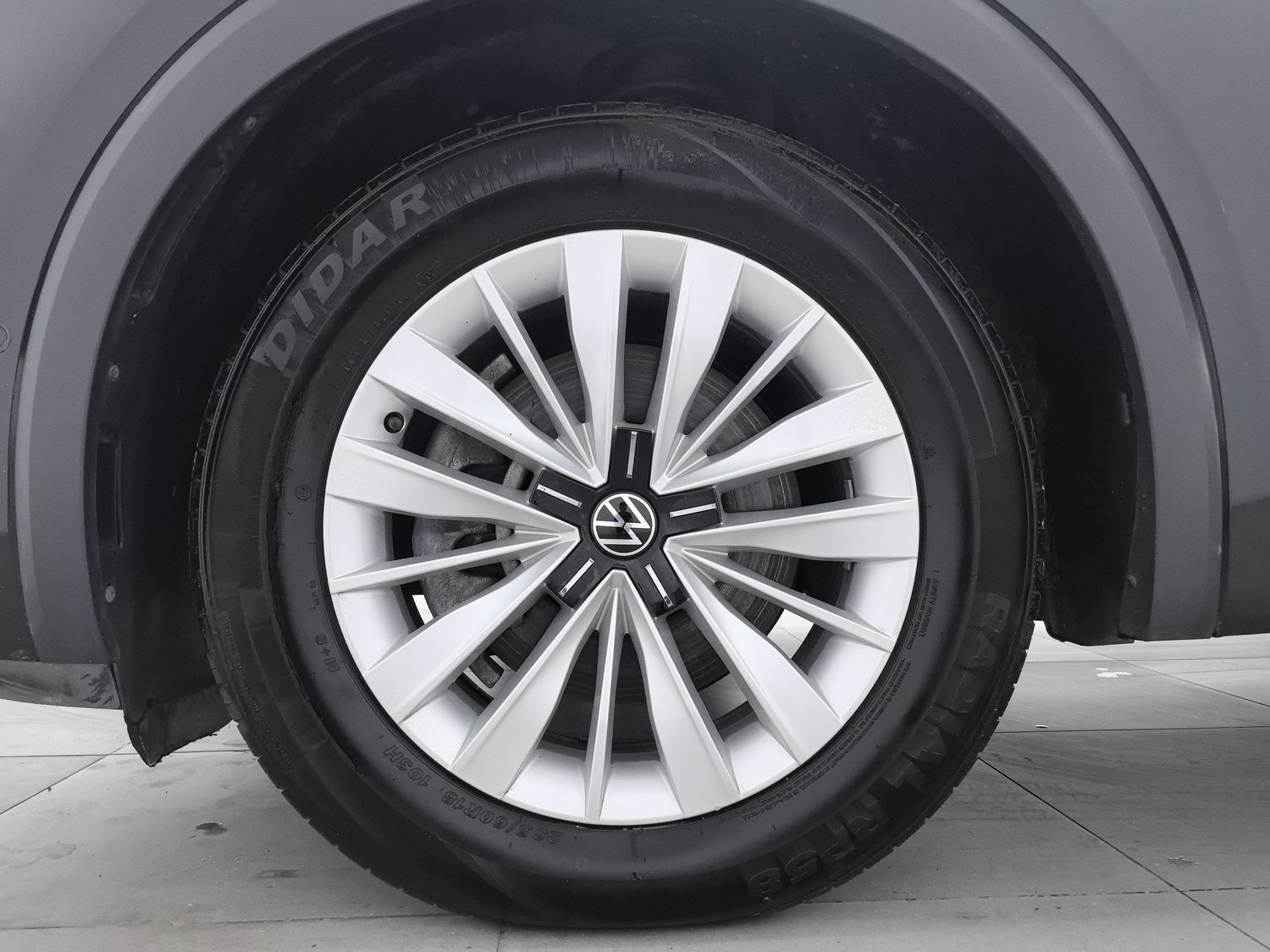 Used Volkswagen Viloran 2023 2.0 AT