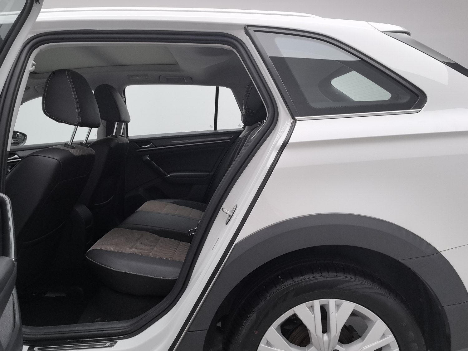 Used Volkswagen C-TREK 2017 1.6 AT