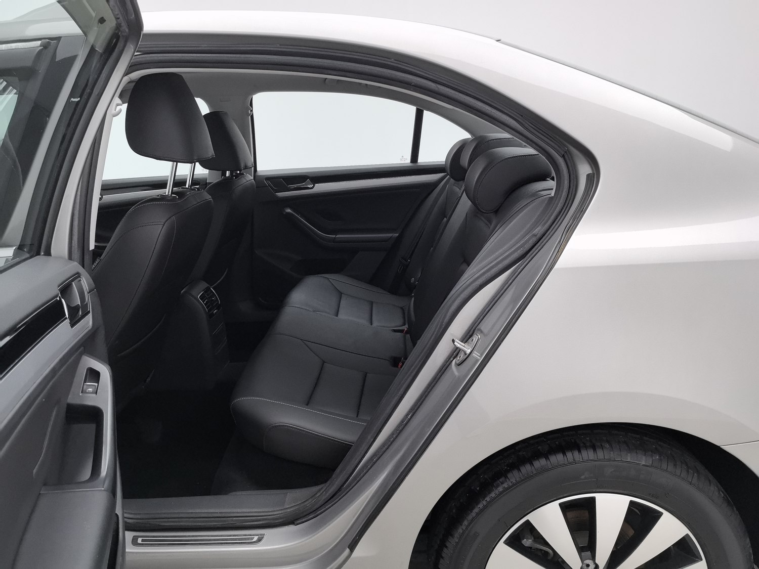 Used Volkswagen Sagitar 2018 1.6 MT