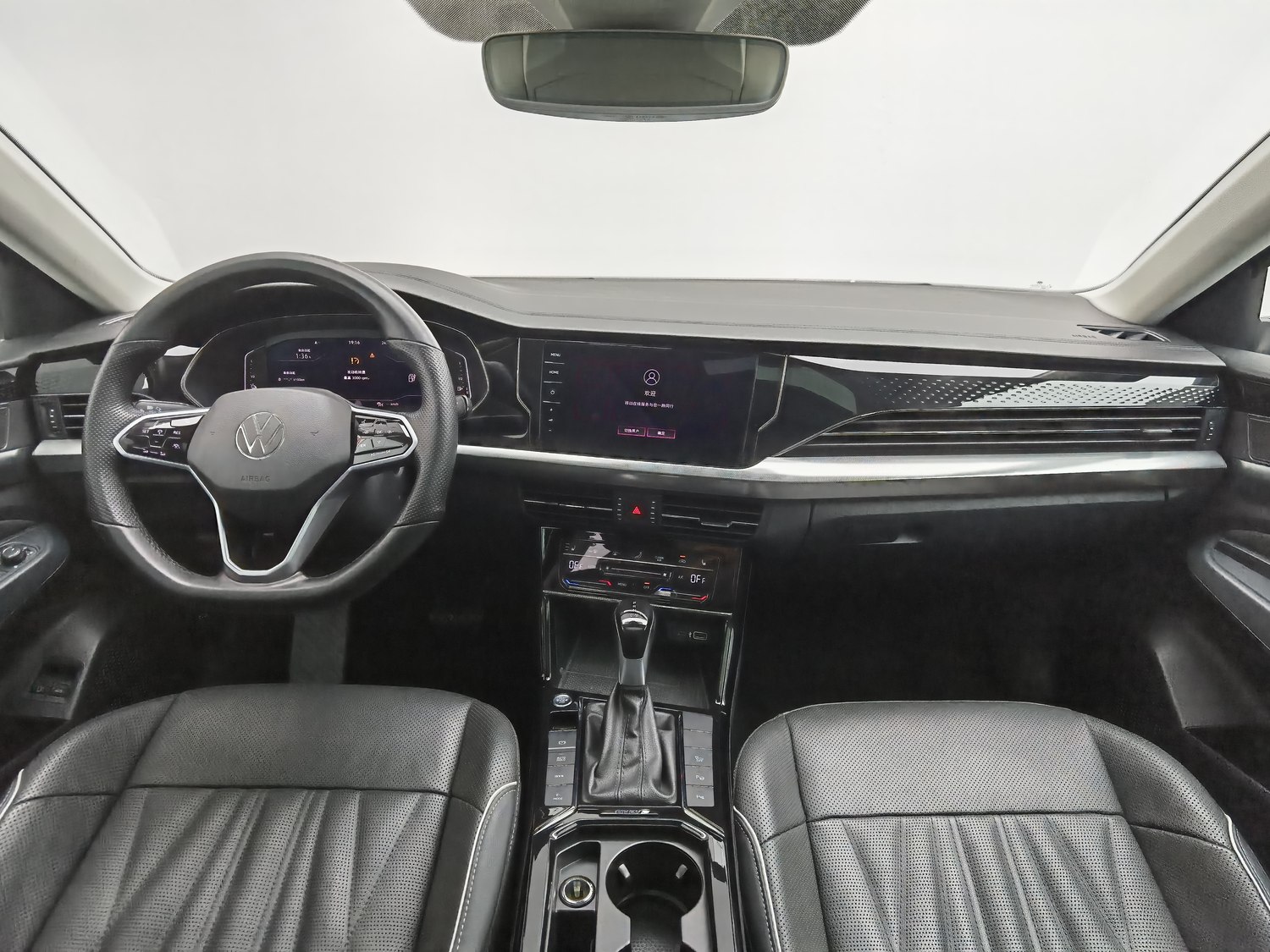 Подержанный Volkswagen Passat NEV 2022 года выпуска, 1.4 AT
