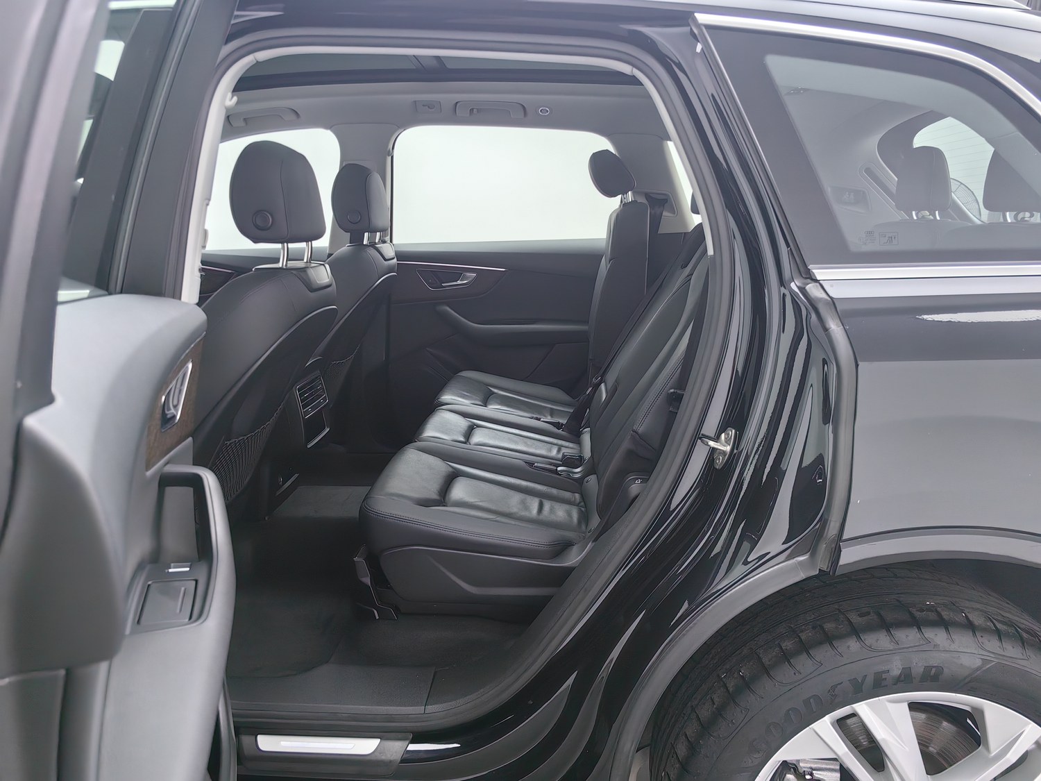 Used Audi Q7 2021 2.0 AT