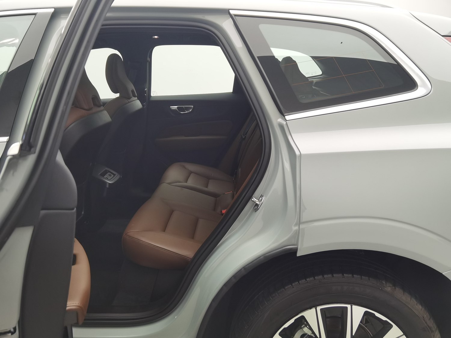 Used Volvo XC60 2025 2.0 AT