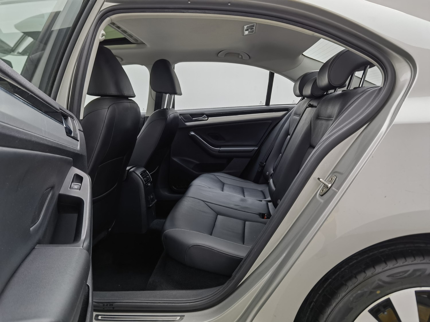 Used Volkswagen Sagitar 2018 1.6 AT