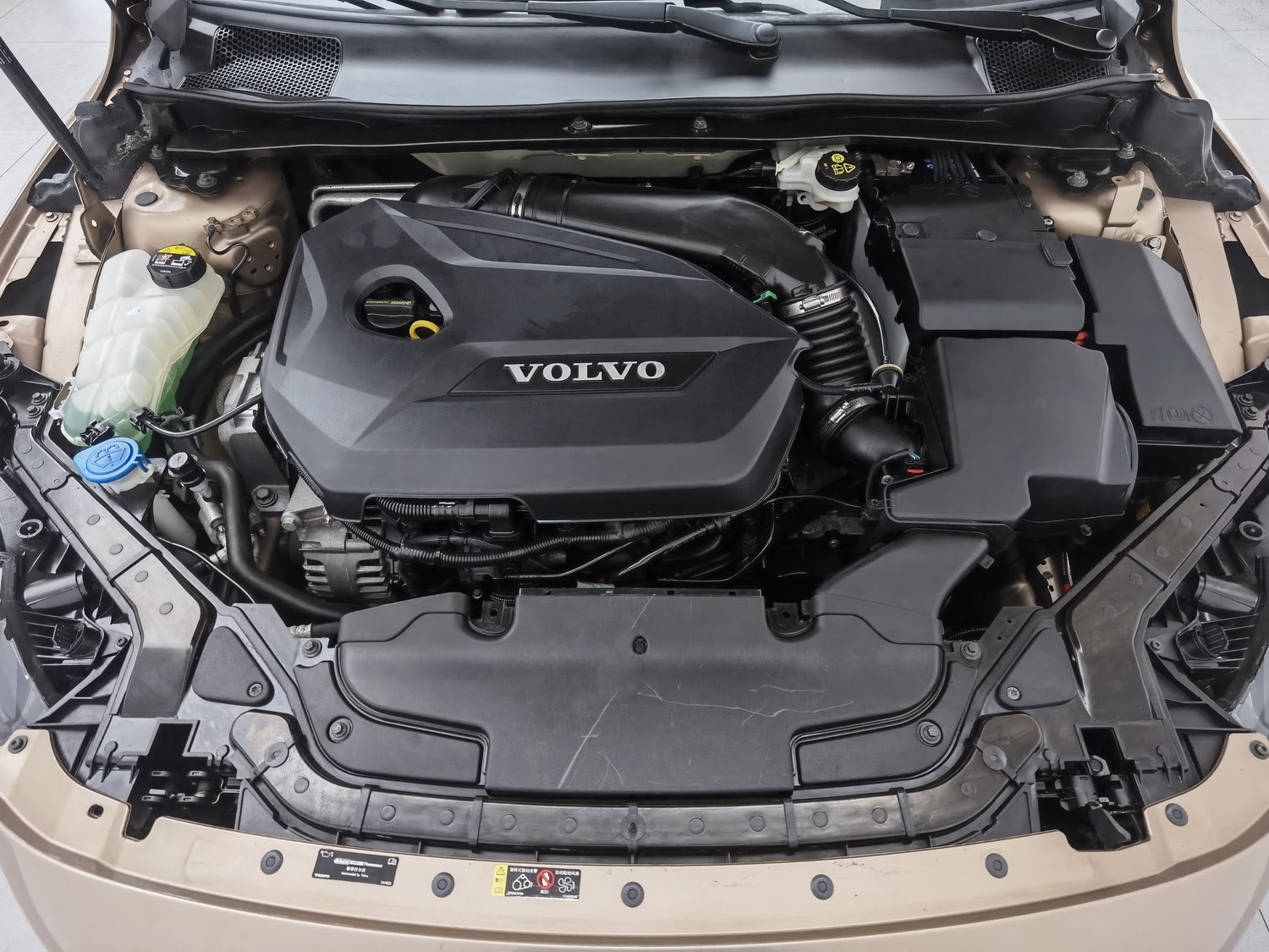 Used Volvo V40 2015 1.6 AT