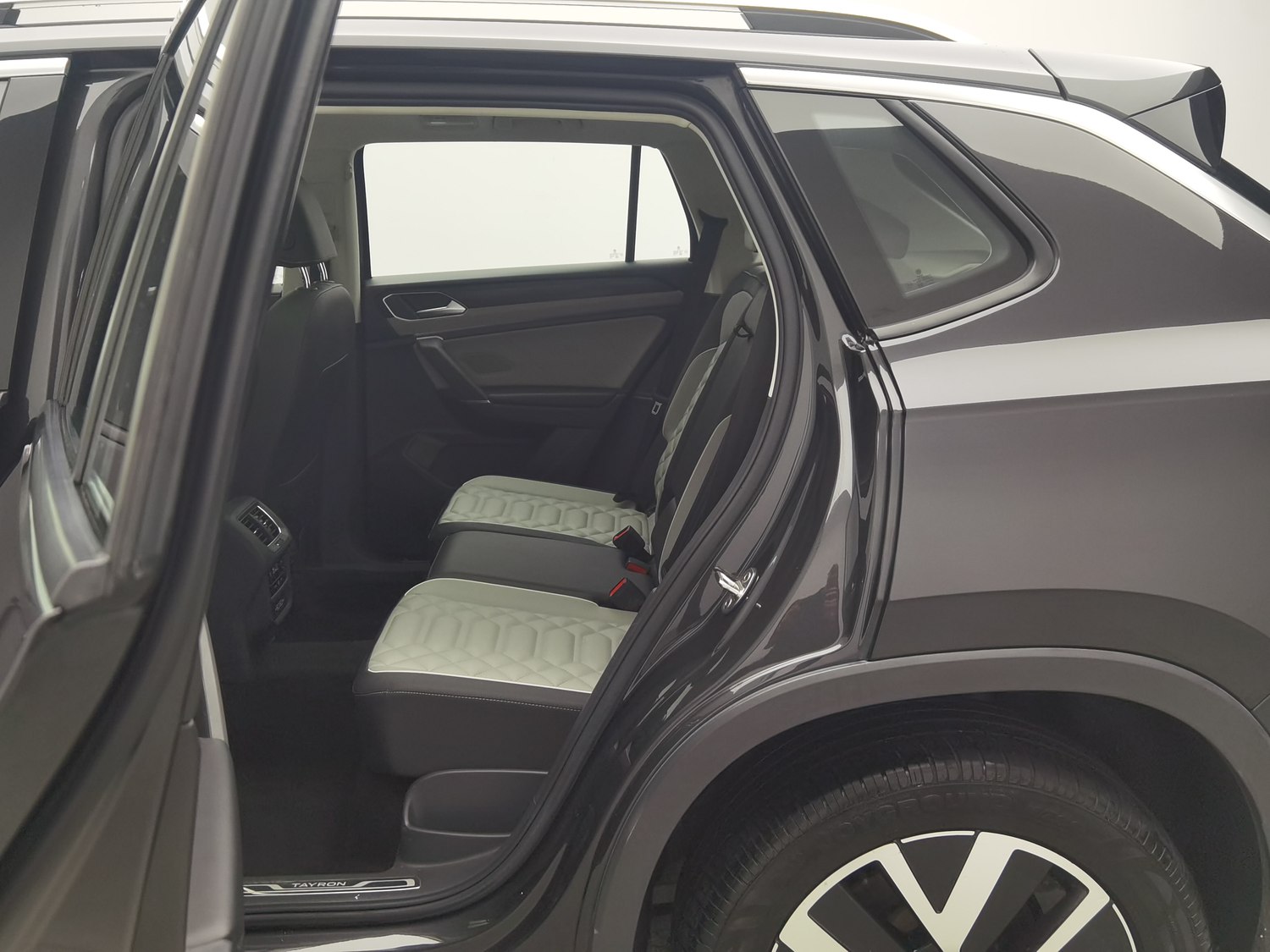 Used Volkswagen Tayron 2024 2.0 AT