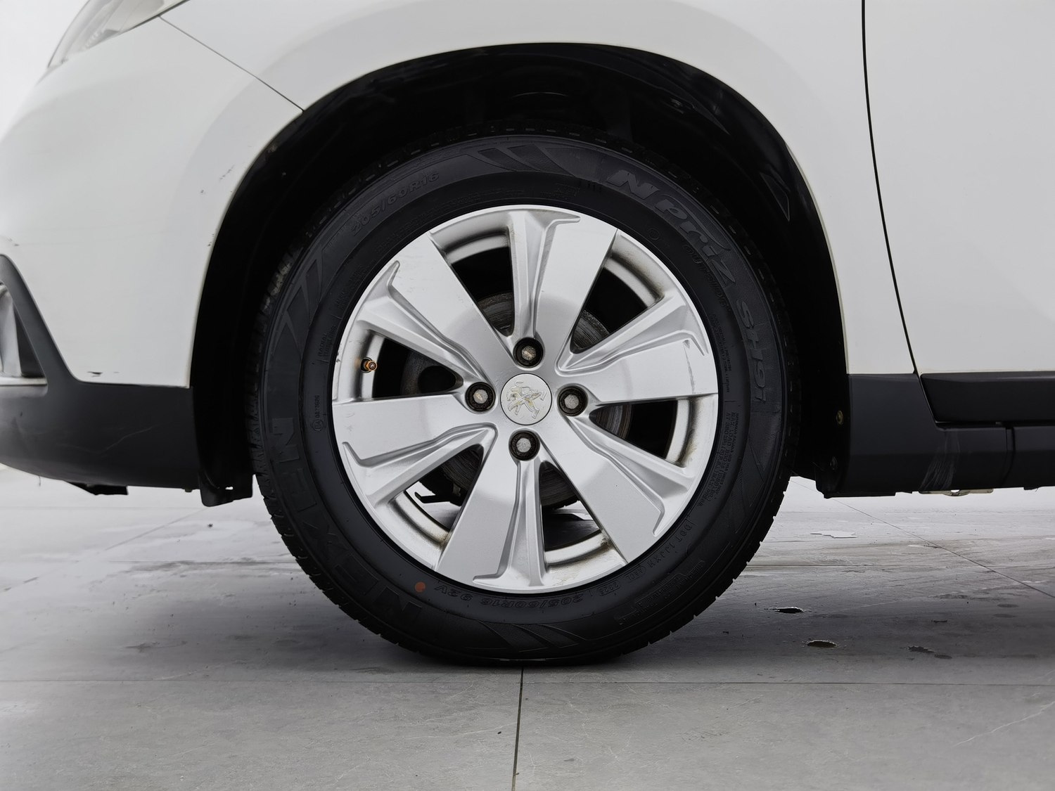 Used Peugeot 2008 2015 1.6 AT