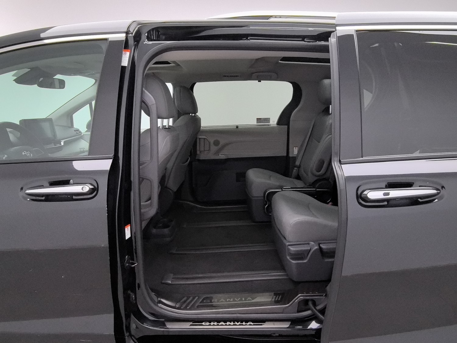 Used Toyota Granvia 2023 2.5 AT