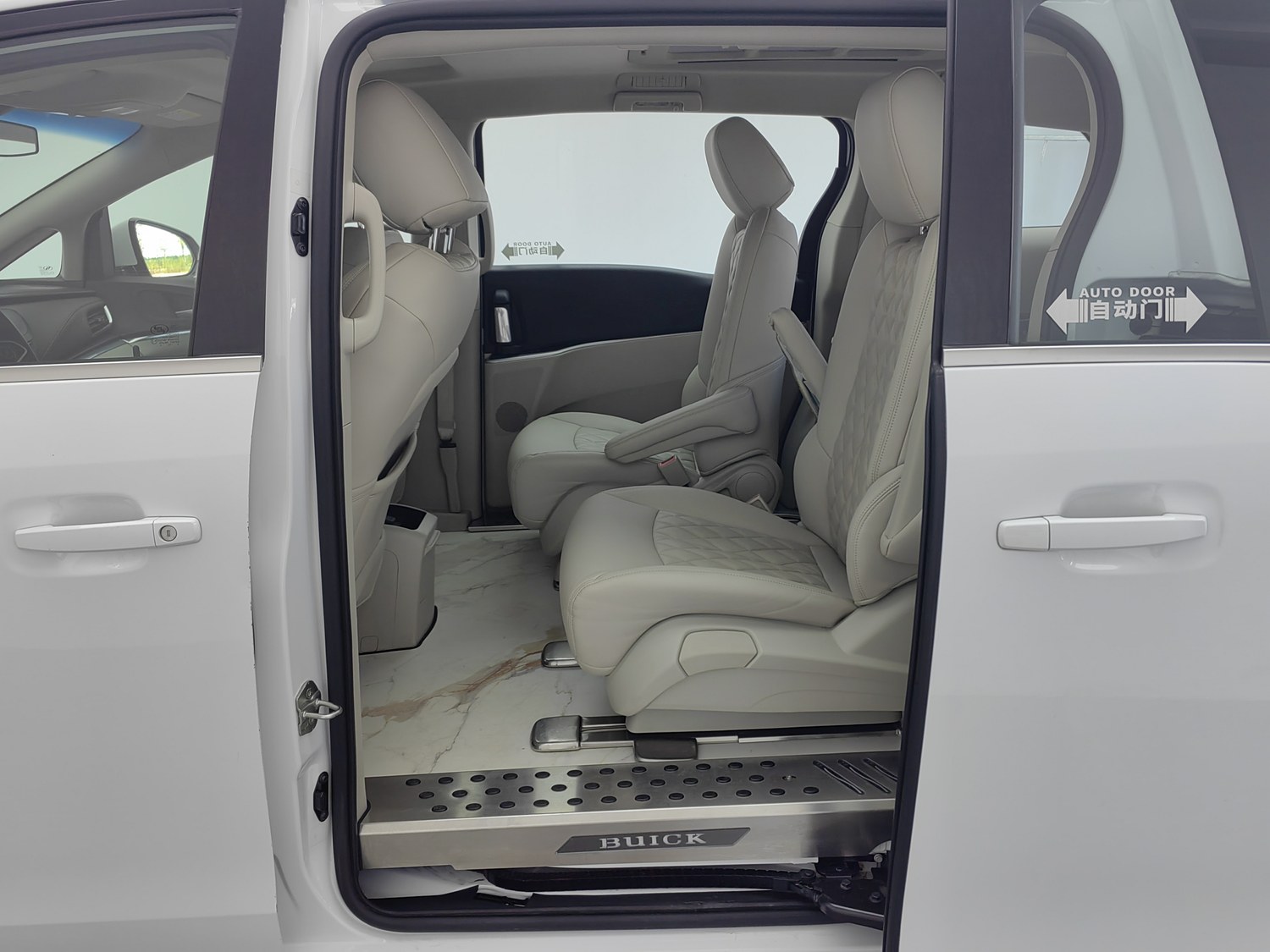 Used Buick GL8 2023 2.0 AT