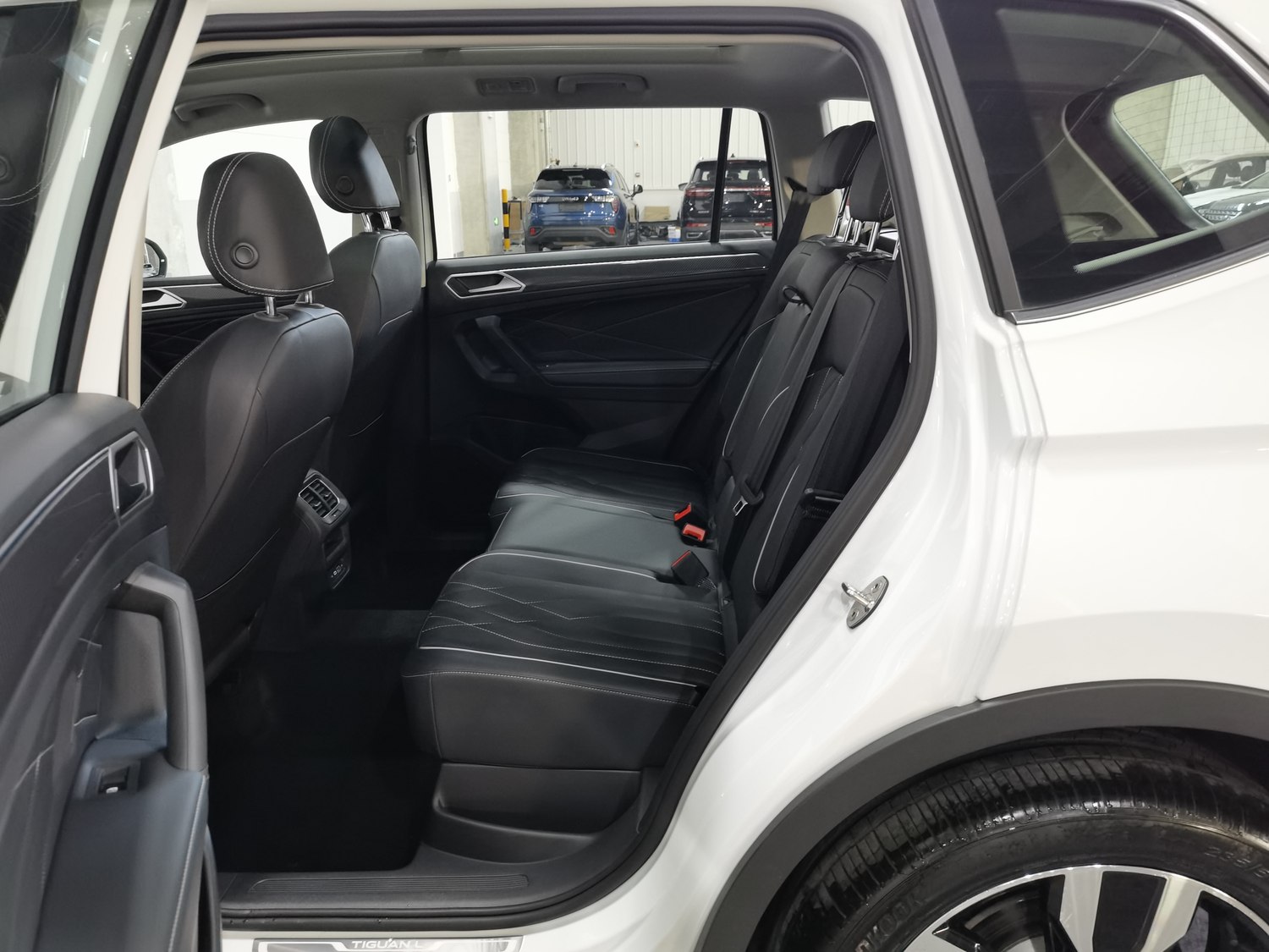 Used Volkswagen Tiguan L 2024 2.0 AT