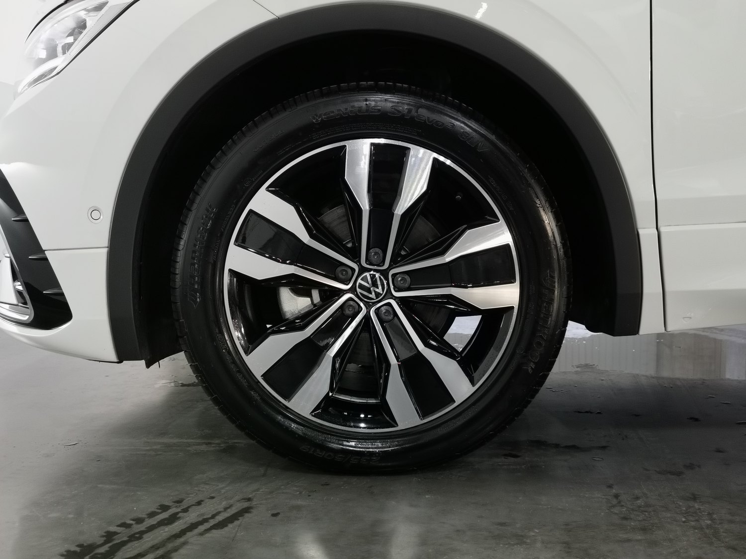 Used Volkswagen Tiguan L 2024 2.0 AT