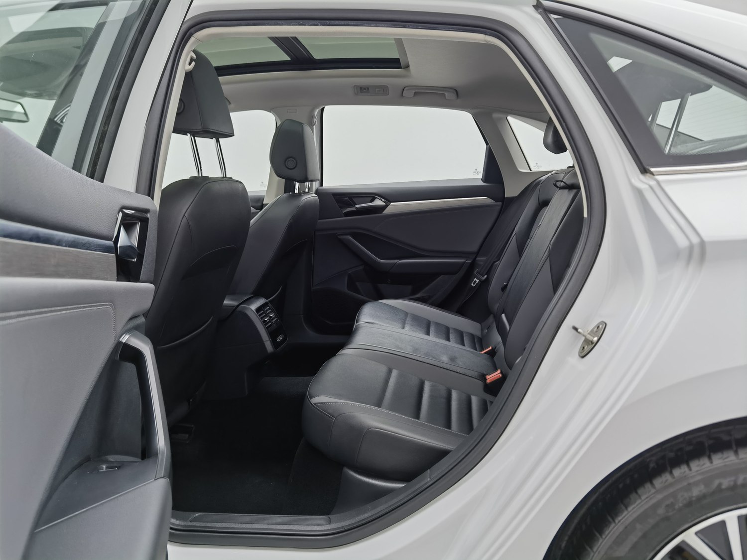 Used Volkswagen Sagitar 2021 1.4 AT
