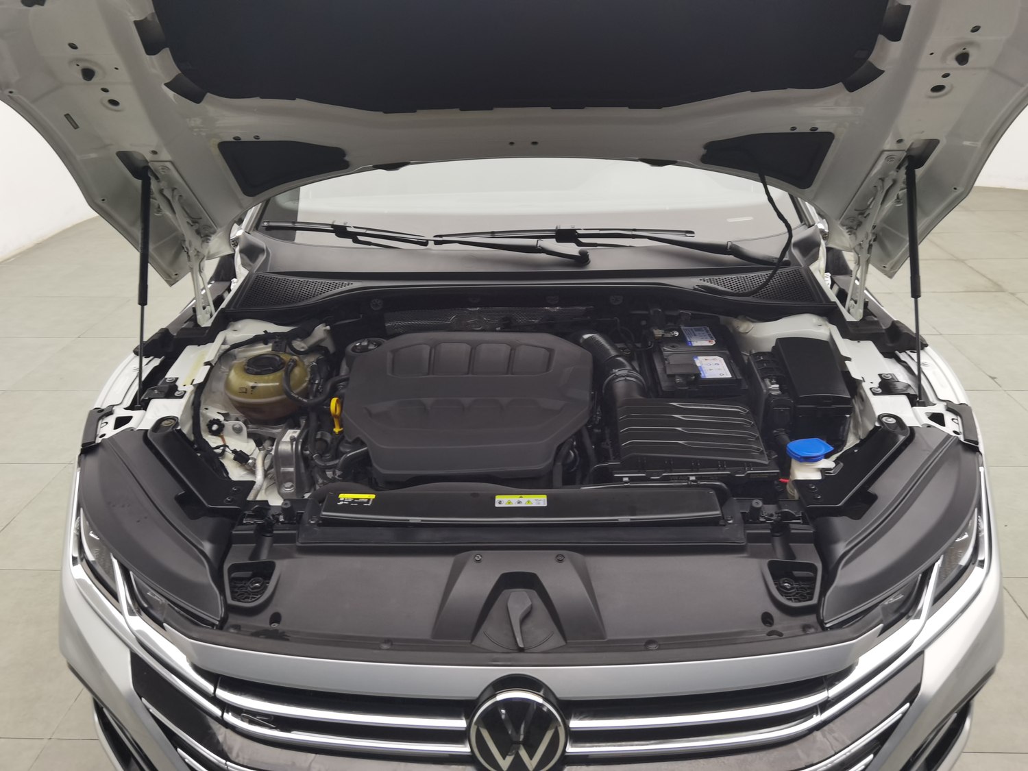 Used Volkswagen CC 2023 2.0 AT