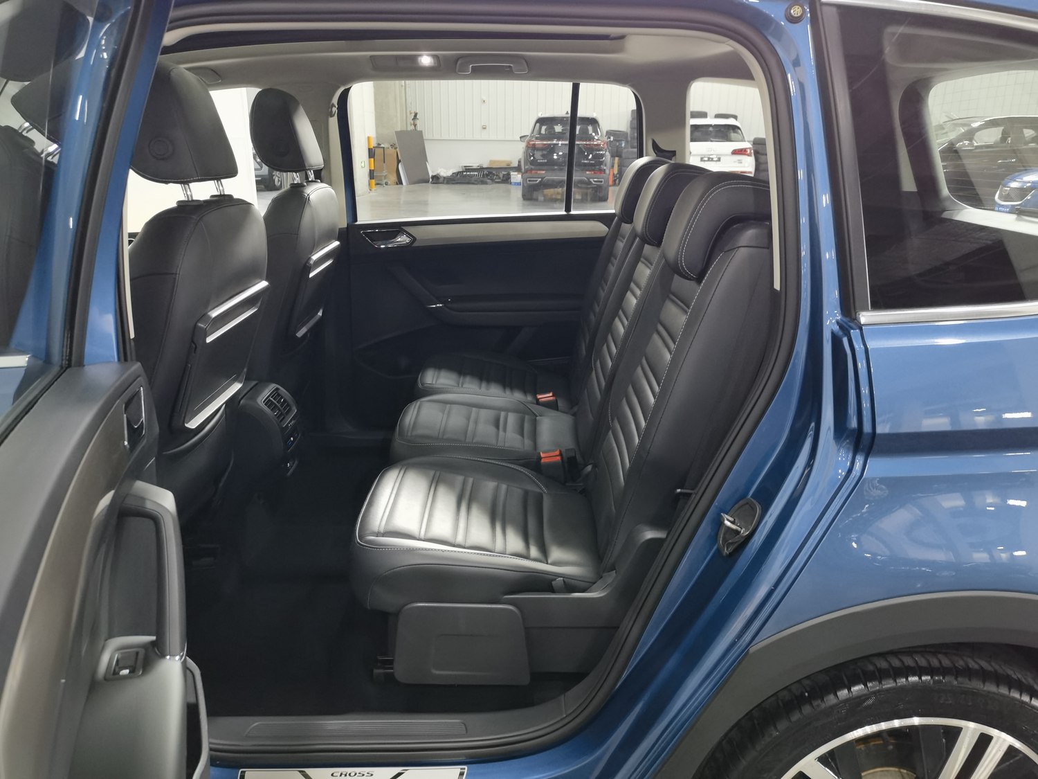 Used Volkswagen Touran 2021 1.4 AT