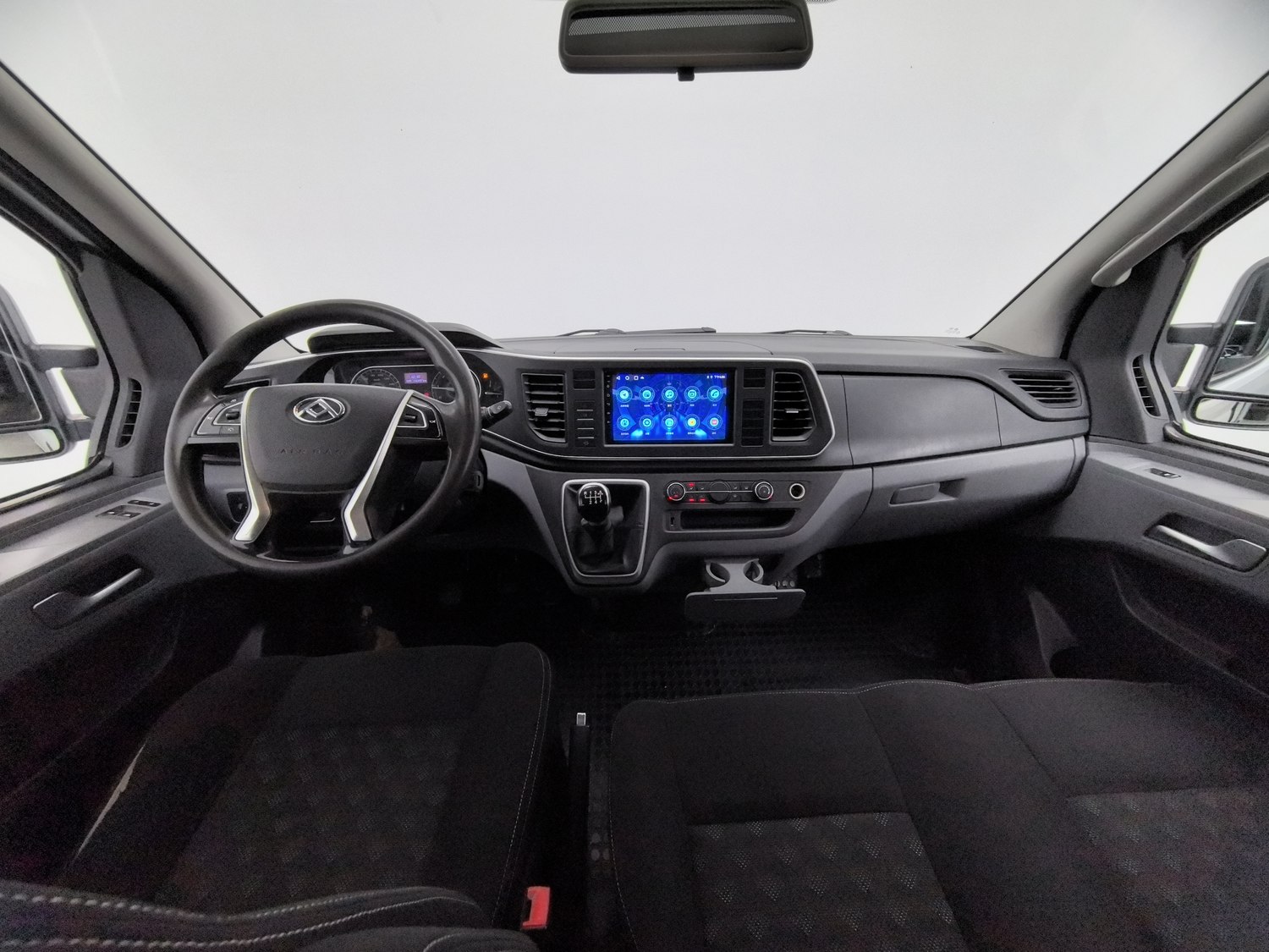 Used SAIC MAXUS V80 2023 2.0 MT