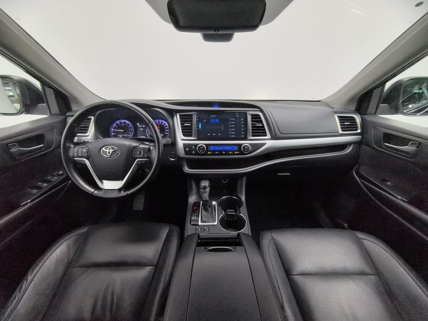 Used Toyota Highlander 2018 2.0 AT