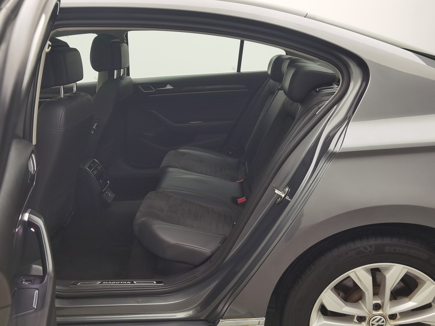 Used Volkswagen Magotan 2017 2.0 AT