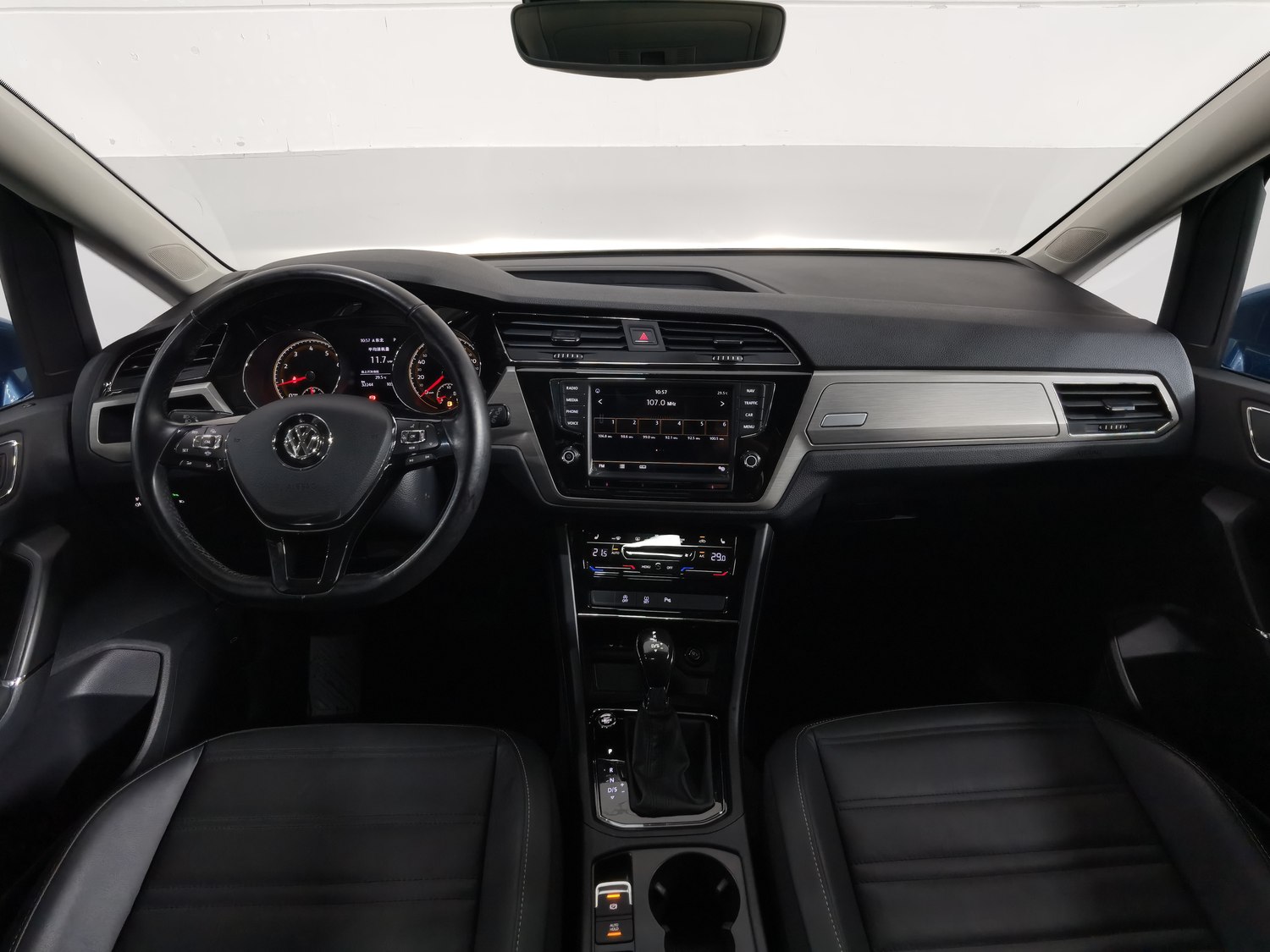 Used Volkswagen Touran 2021 1.4 AT