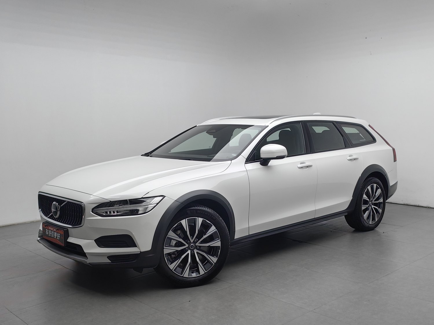 Used Volvo V90 2025 2.0 AT