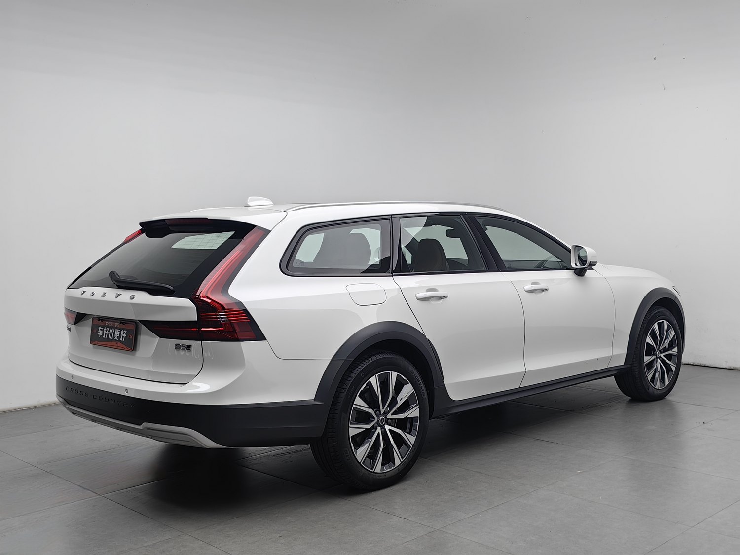 Used Volvo V90 2025 2.0 AT