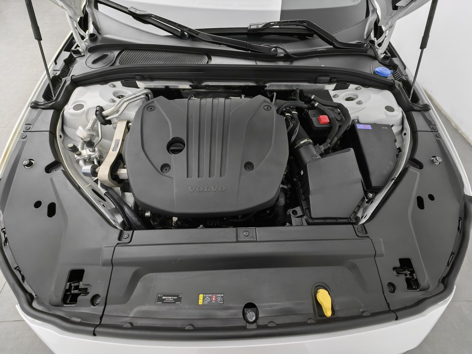 Used Volvo V90 2025 2.0 AT
