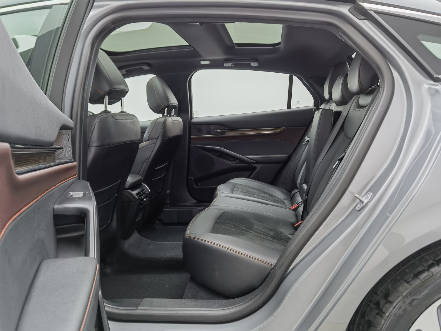 Used Ford Mondeo 2022 2.0 AT