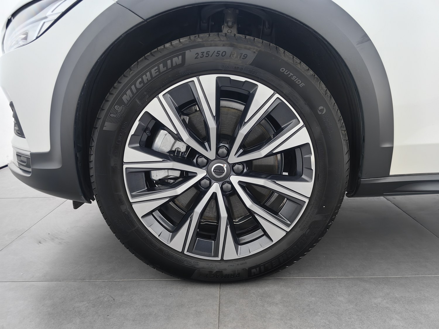 Used Volvo V90 2025 2.0 AT