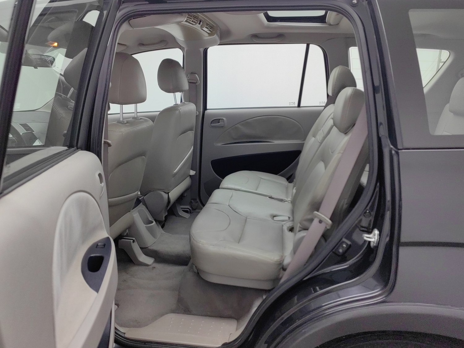 Used Mitsubishi Zinger 2011 2.0 AT