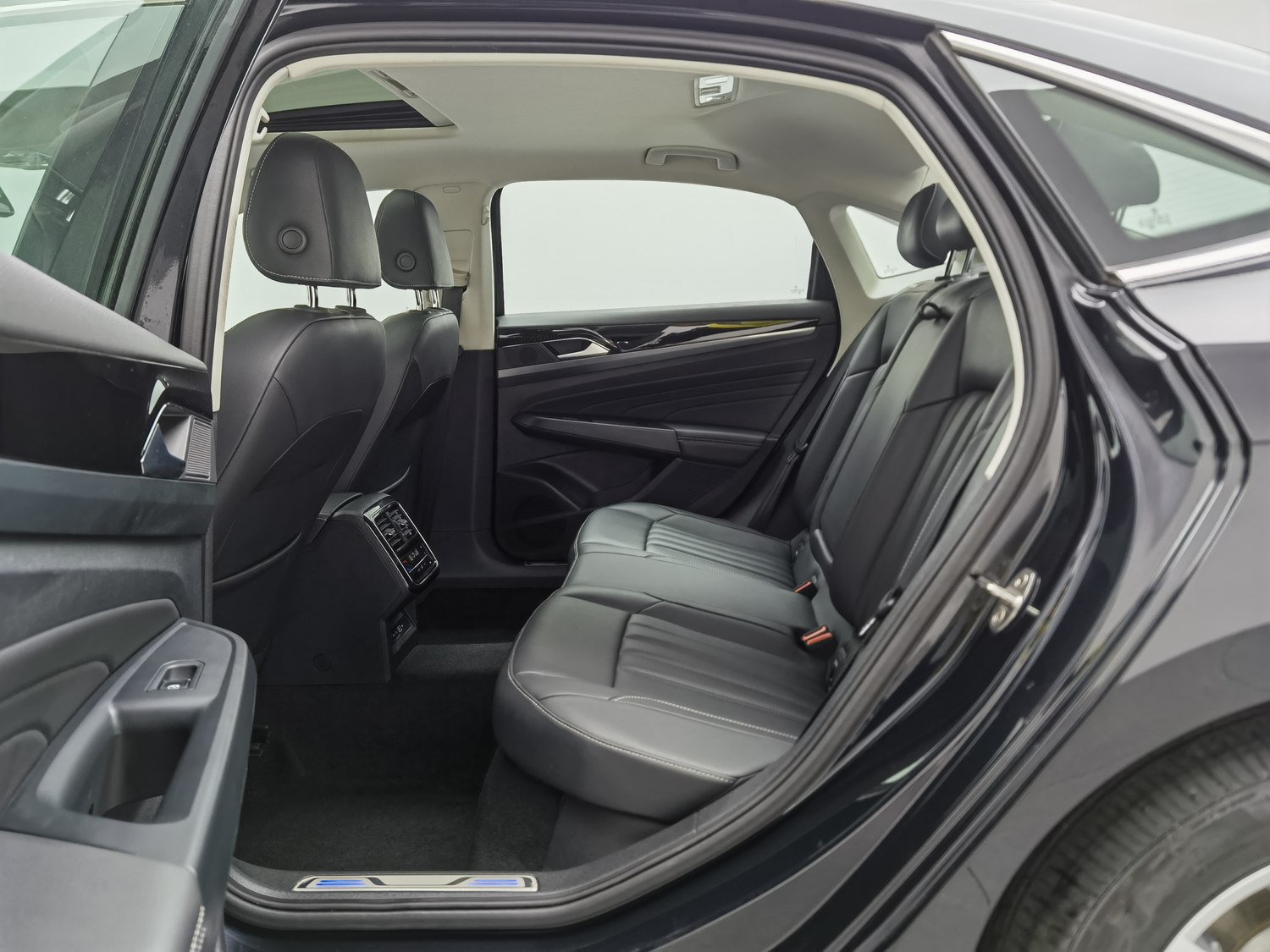 Used Volkswagen Passat NEV 2022 1.4 AT