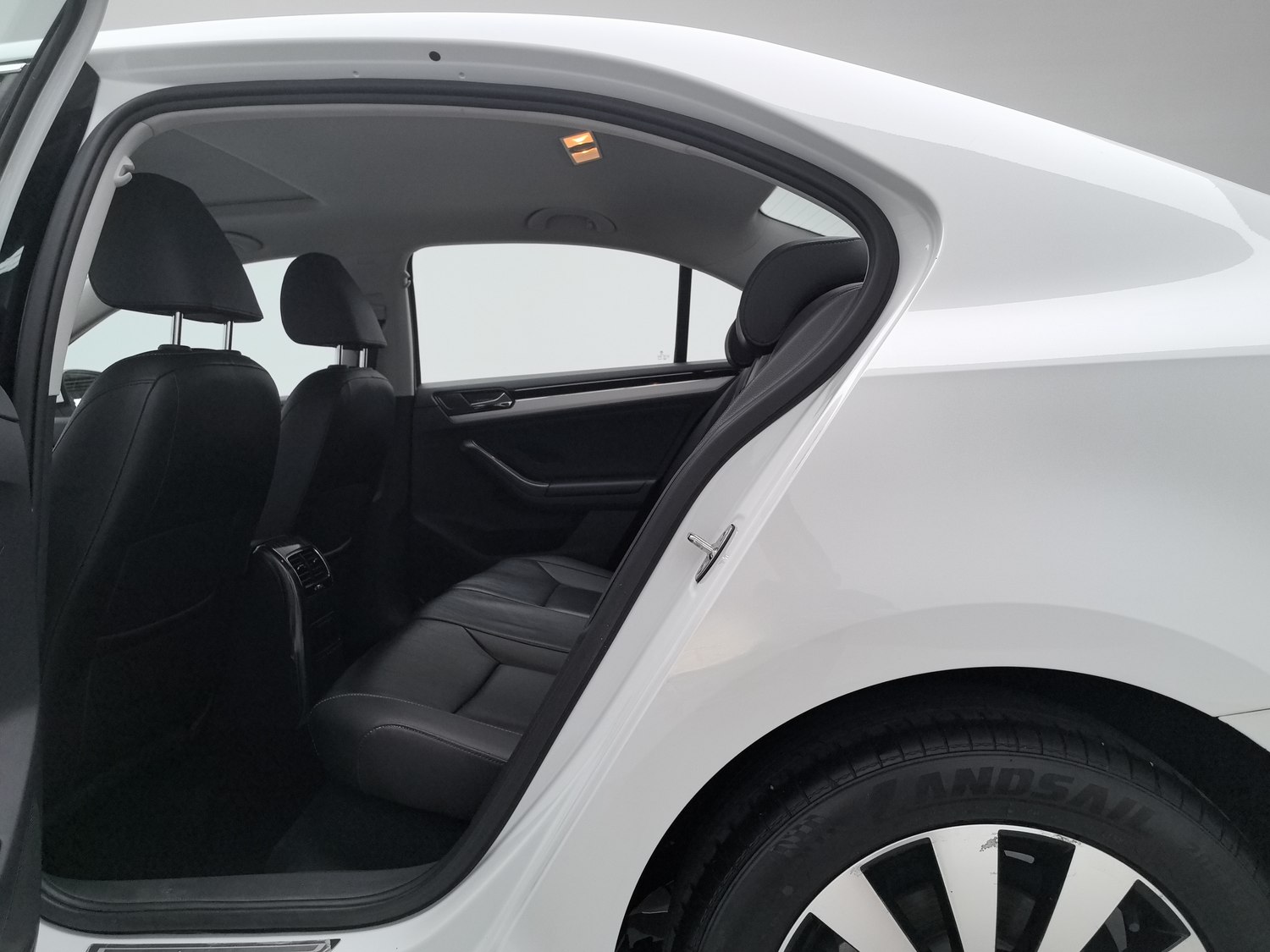 Used Volkswagen Sagitar 2018 1.6 AT
