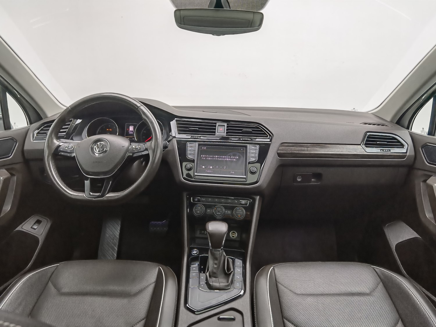 Used Volkswagen Tiguan L 2018 2.0 AT