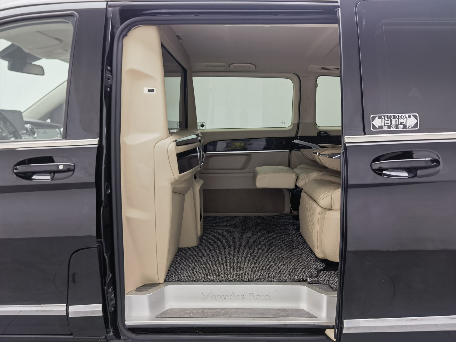 Used Mercedes-Benz V-Class 2016 2.0 AT