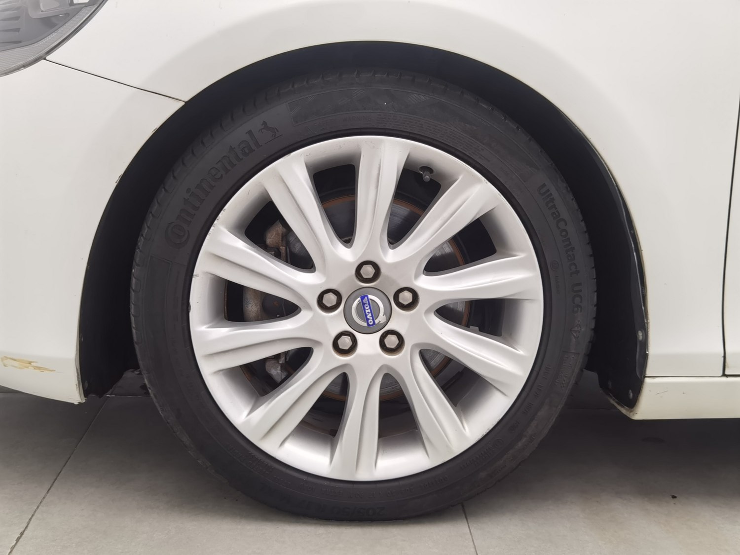 Used Volvo V40 2015 1.6 AT