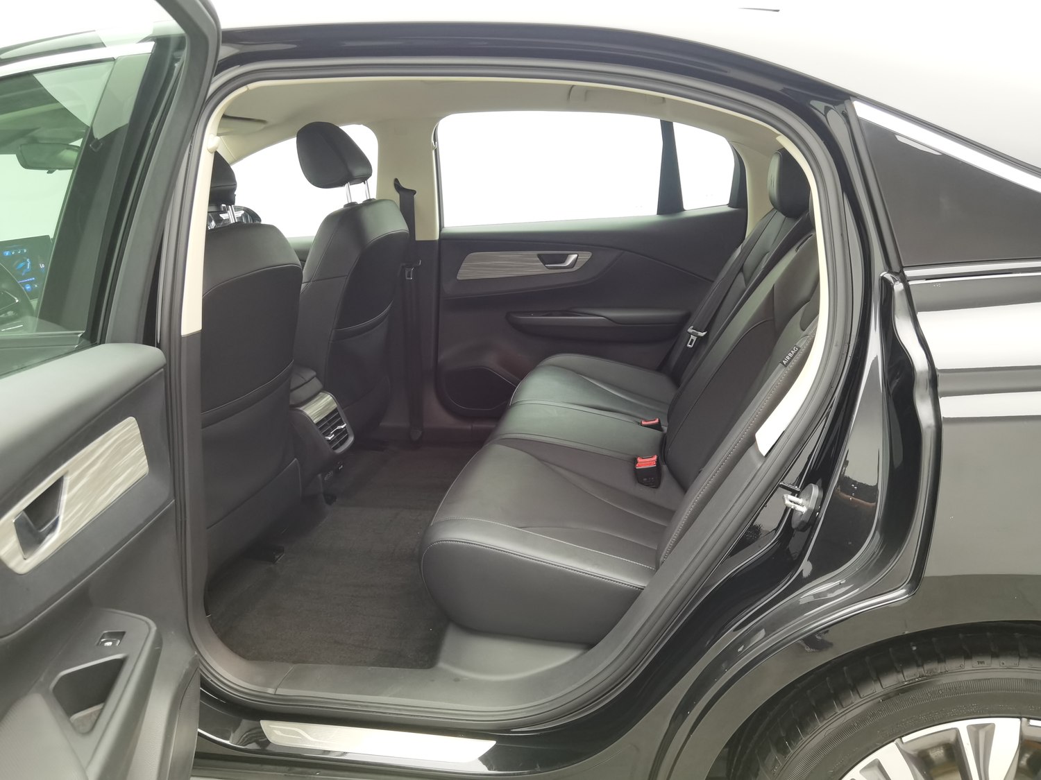 Used Hongqi E-QM5 2023