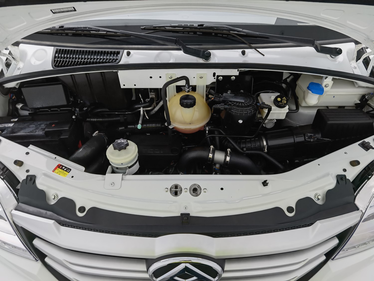Used SAIC MAXUS V80 2024 2.0 MT